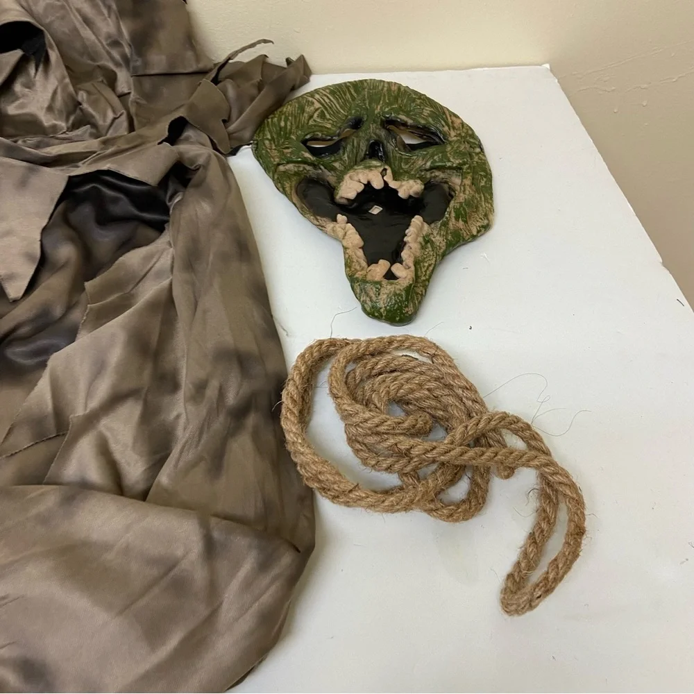 Halloween Costume Size 12-14 Years Swamp Creeper Scary Creature Robe Mask Belt